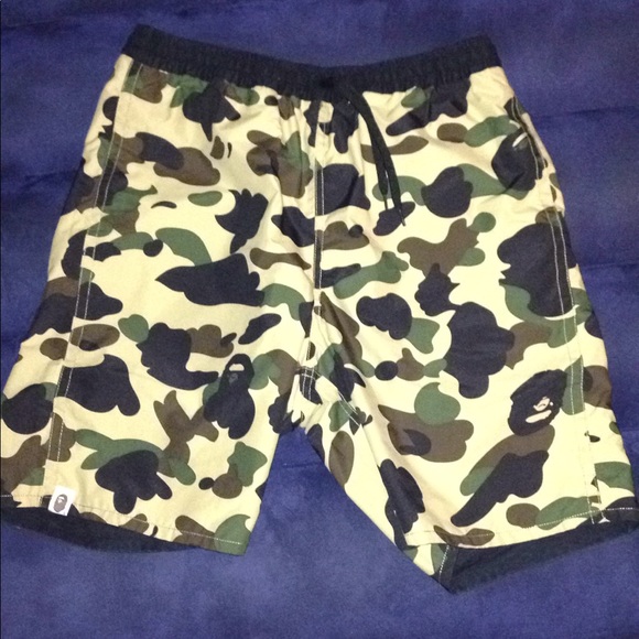 Bape t shirt and bape reversible shorts. - Picture 5 of 7